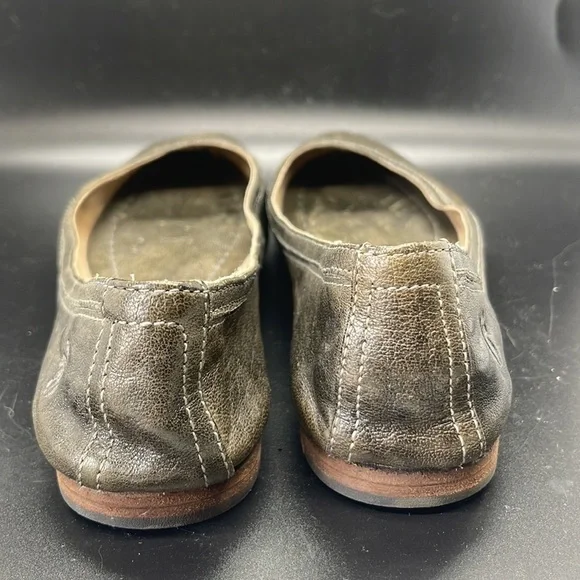 Frye Mossy Green Antique Leather Carson Ballet Shoes. Size 7.5. D10/A